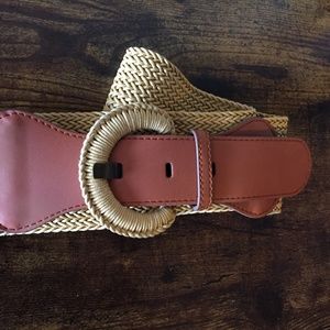 ANN TAYLOR LOFT - Woven Leather Belt - Medium